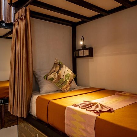 The Moon Hostel Batununggul Екстер'єр фото