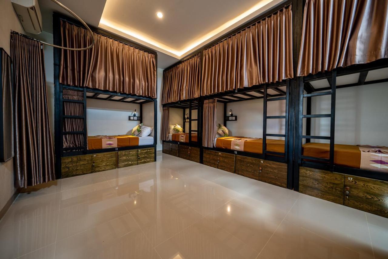 The Moon Hostel Batununggul Екстер'єр фото