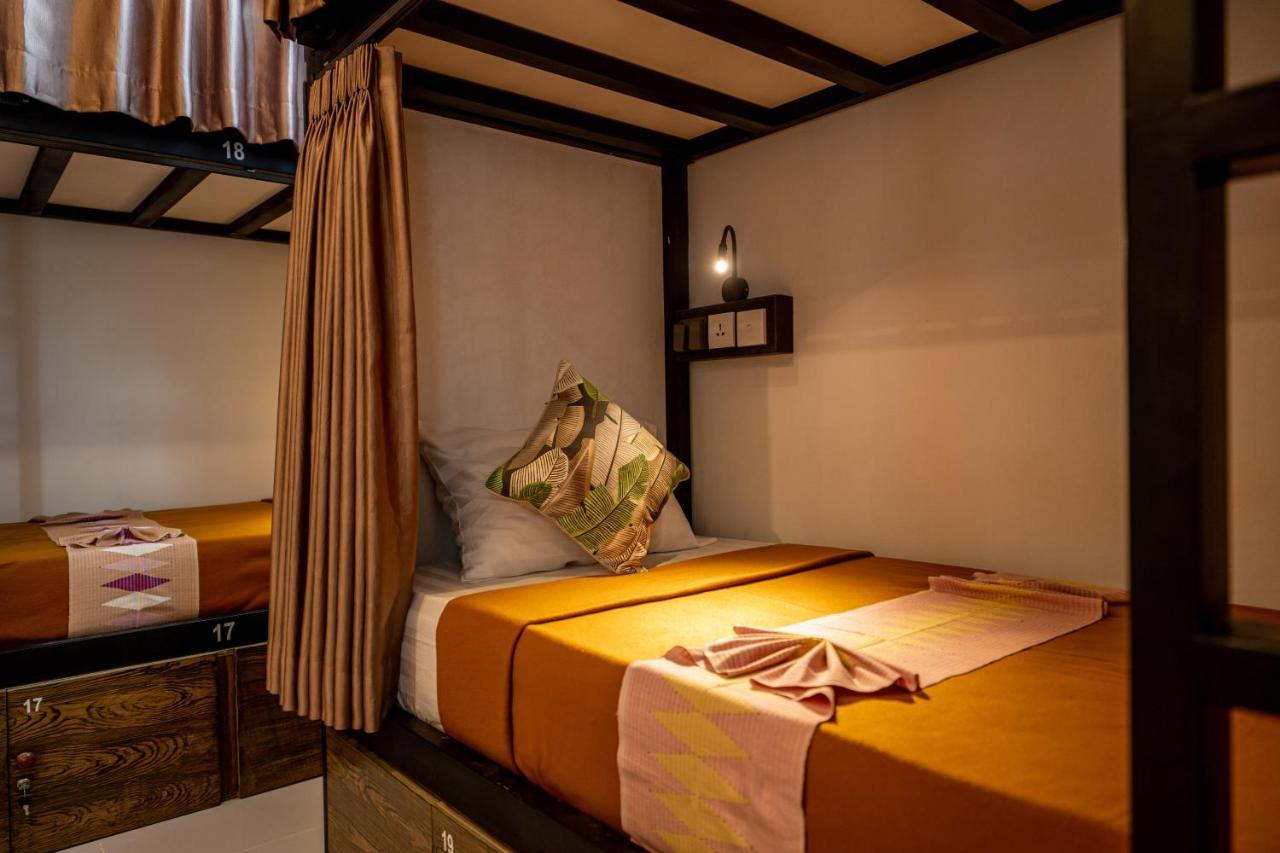 The Moon Hostel Batununggul Екстер'єр фото
