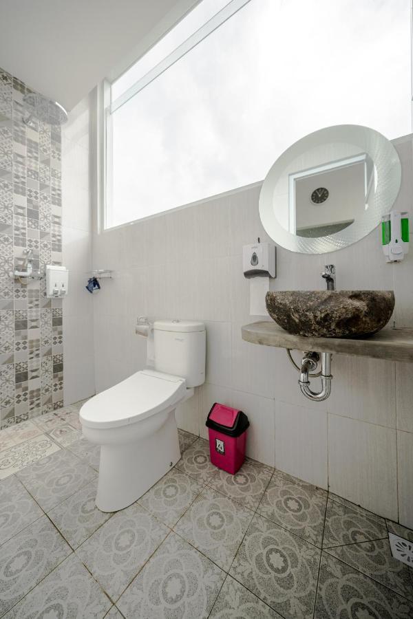 The Moon Hostel Batununggul Екстер'єр фото