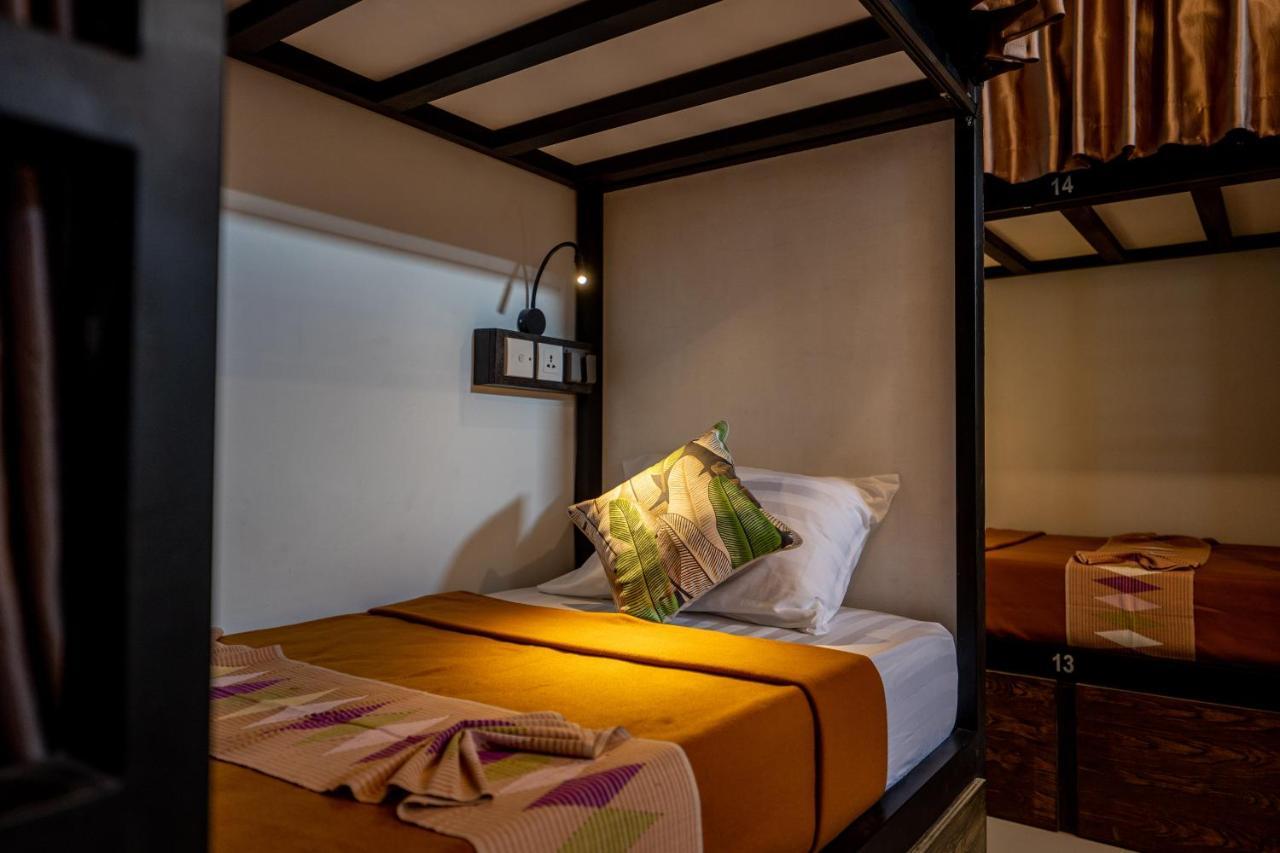 The Moon Hostel Batununggul Екстер'єр фото