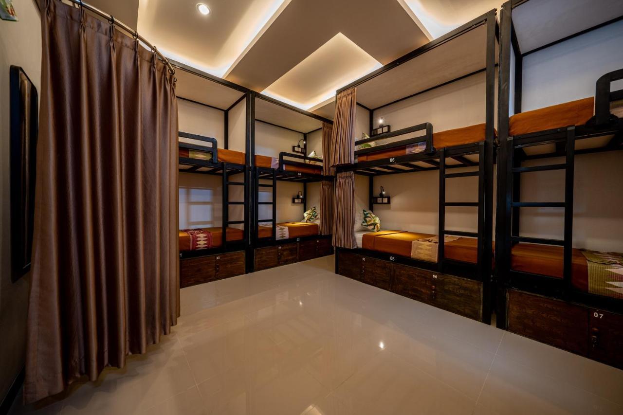 The Moon Hostel Batununggul Екстер'єр фото