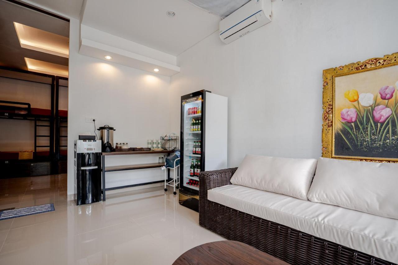 The Moon Hostel Batununggul Екстер'єр фото