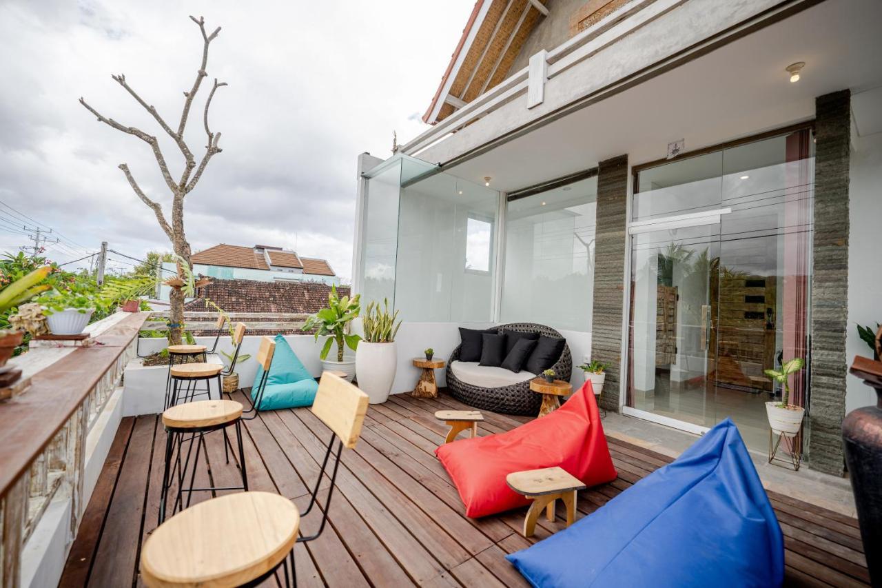 The Moon Hostel Batununggul Екстер'єр фото