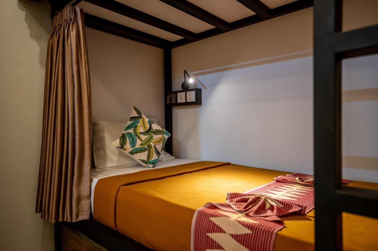 The Moon Hostel Batununggul Екстер'єр фото