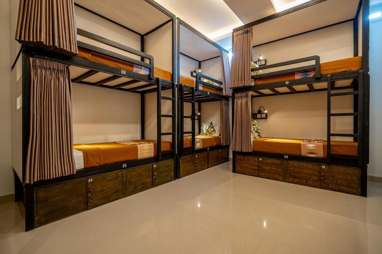 The Moon Hostel Batununggul Екстер'єр фото