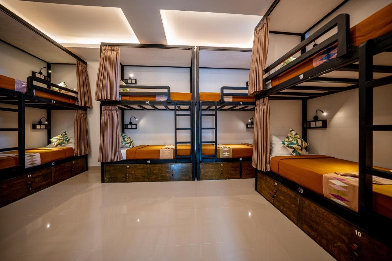 The Moon Hostel Batununggul Екстер'єр фото